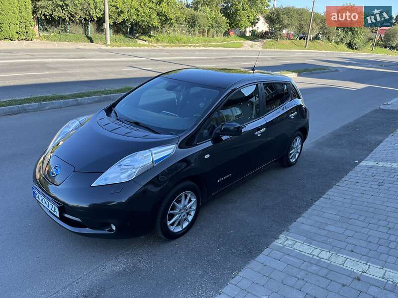 Хэтчбек Nissan Leaf 2016 в Хмельницком