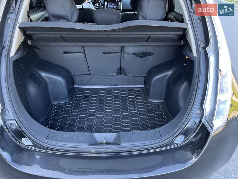Хэтчбек Nissan Leaf 2016 в Хмельницком