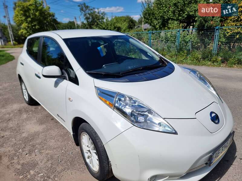 Хэтчбек Nissan Leaf 2014 в Днепре