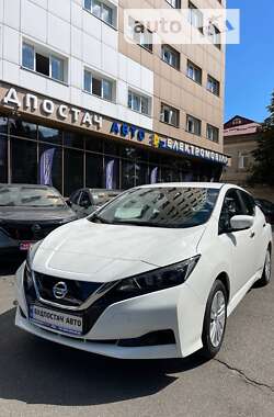 Хэтчбек Nissan Leaf 2021 в Киеве