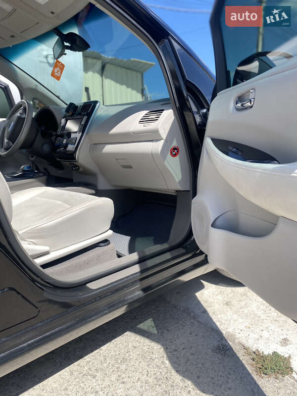 Хетчбек Nissan Leaf 2011 в Хмельницькому