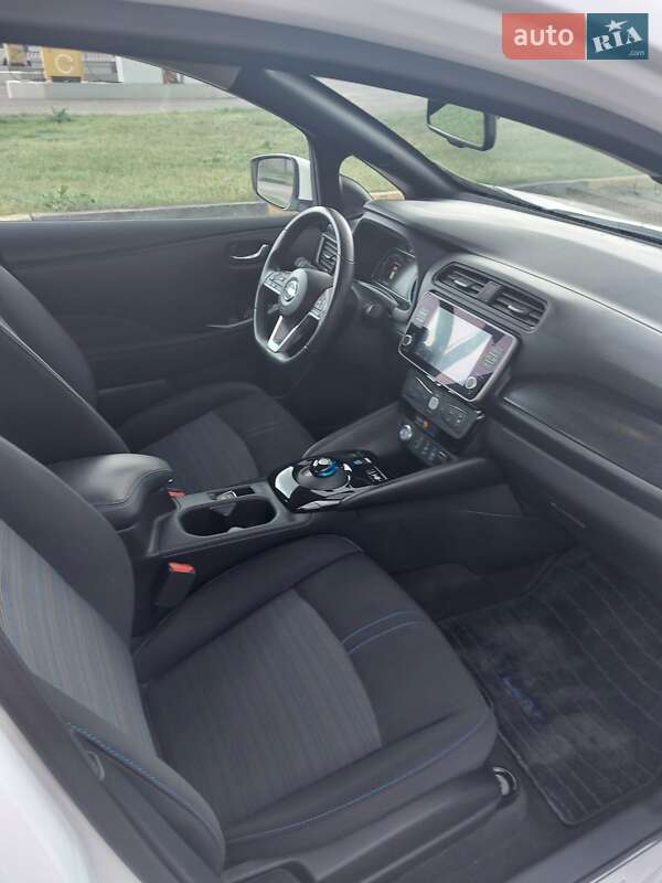 Хетчбек Nissan Leaf 2022 в Дніпрі