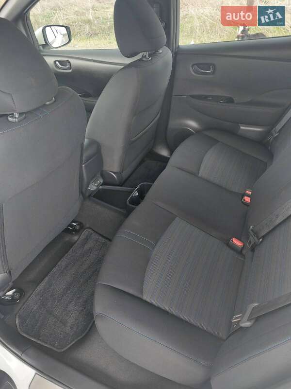 Хетчбек Nissan Leaf 2022 в Дніпрі