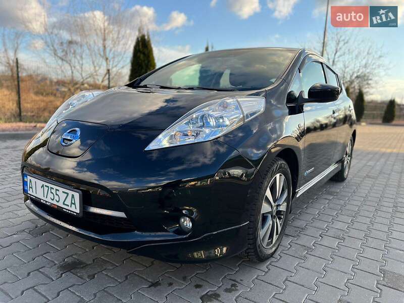 Хэтчбек Nissan Leaf 2016 в 