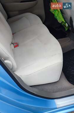 Хэтчбек Nissan Leaf 2012 в 