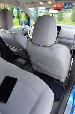Хэтчбек Nissan Leaf 2012 в 