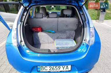 Хэтчбек Nissan Leaf 2012 в 