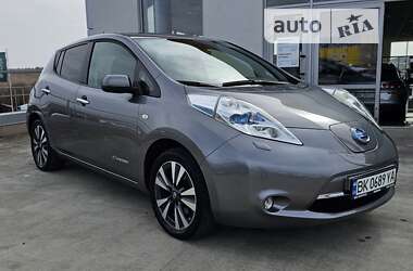 Хэтчбек Nissan Leaf 2014 в Ровно