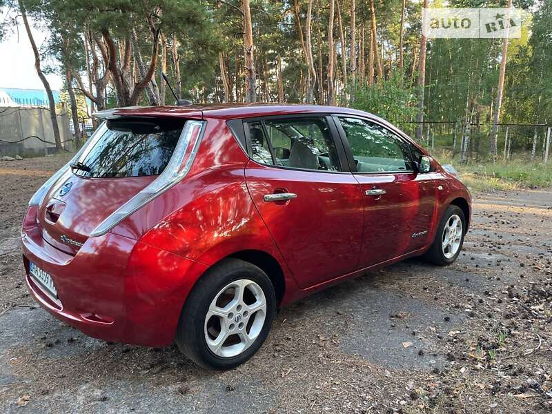 Хетчбек Nissan Leaf 2012 в Києві