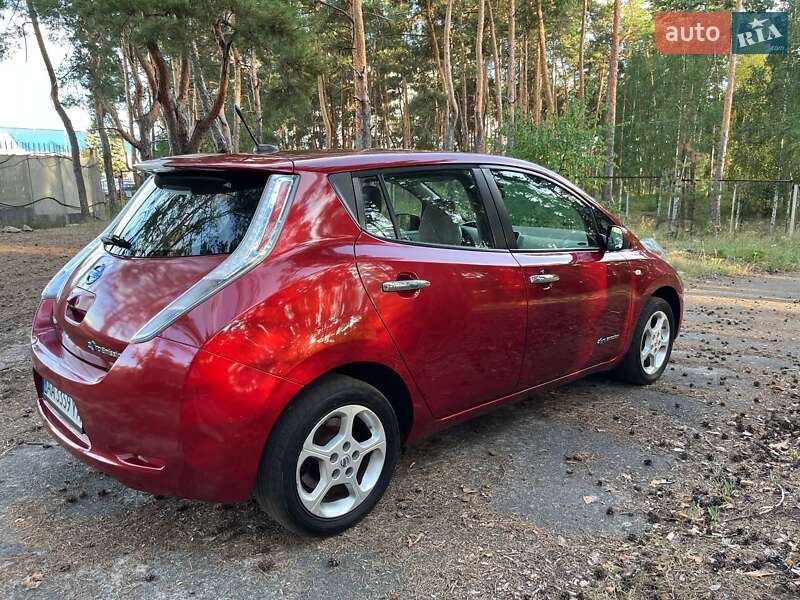 Хэтчбек Nissan Leaf 2012 в Киеве