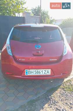 Хетчбек Nissan Leaf 2014 в 