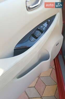 Хетчбек Nissan Leaf 2014 в 