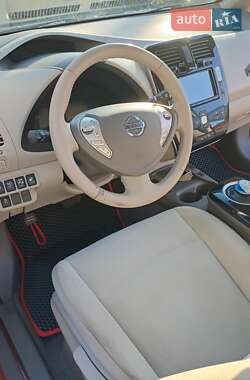 Хетчбек Nissan Leaf 2014 в 