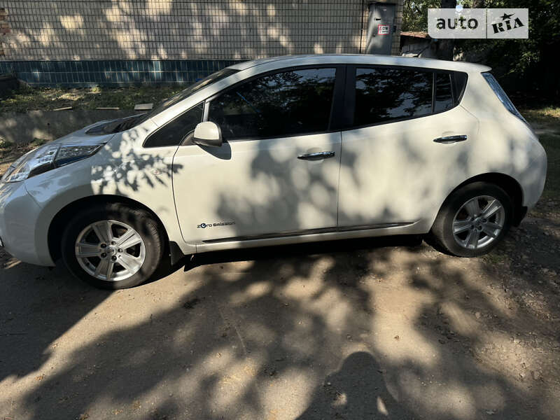 Хэтчбек Nissan Leaf 2013 в Киеве фото 5 Хэтчбек Nissan Leaf 2013 в Киеве