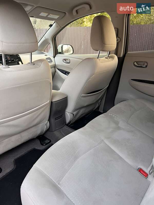 Хэтчбек Nissan Leaf 2012 в Косове