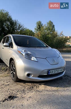 Хэтчбек Nissan Leaf 2015 в 