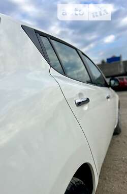 Хетчбек Nissan Leaf 2013 в Кам'янець-Подільському