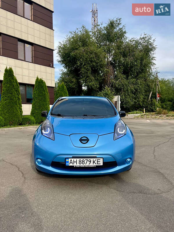 Хэтчбек Nissan Leaf 2013 в Днепре