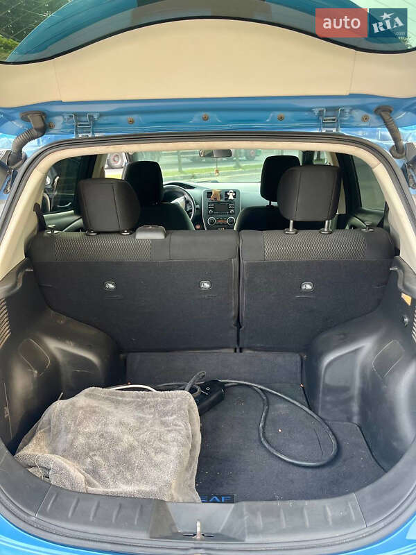 Хэтчбек Nissan Leaf 2013 в Днепре