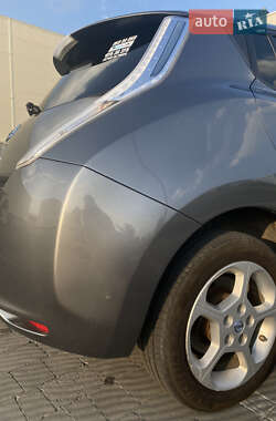 Хэтчбек Nissan Leaf 2014 в 