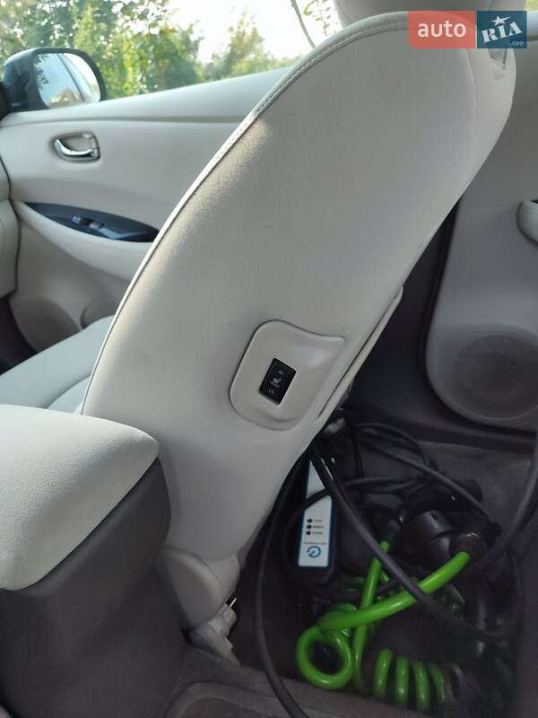 Хетчбек Nissan Leaf 2012 в Житомирі