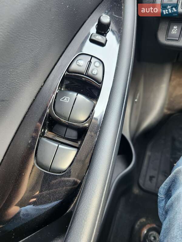 Хэтчбек Nissan Leaf 2014 в Черкассах