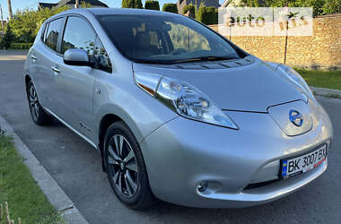 Хетчбек Nissan Leaf 2015 в Рівному