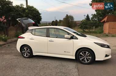 Хэтчбек Nissan Leaf 2019 в 