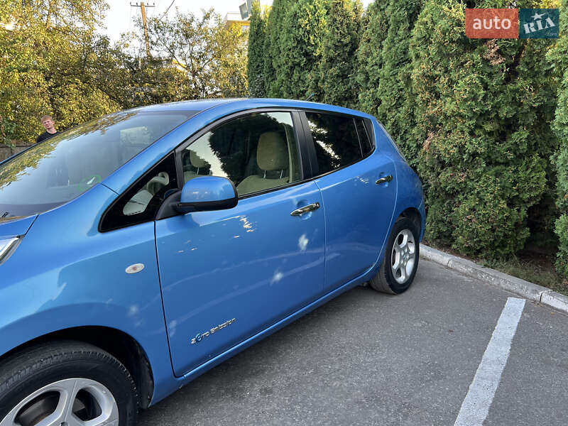 Хэтчбек Nissan Leaf 2011 в Тернополе