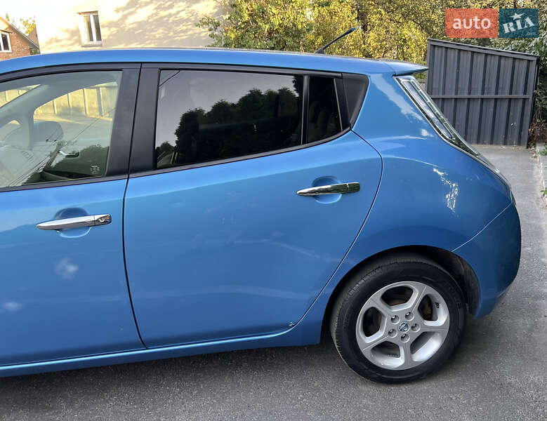 Хэтчбек Nissan Leaf 2011 в Тернополе