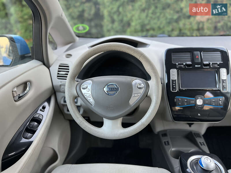 Хэтчбек Nissan Leaf 2011 в Тернополе