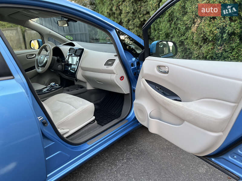 Хэтчбек Nissan Leaf 2011 в Тернополе