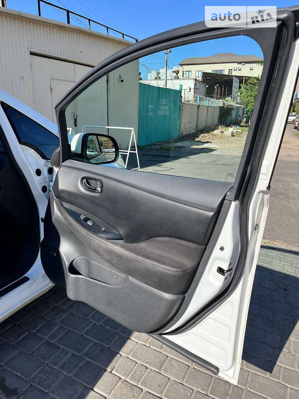 Хэтчбек Nissan Leaf 2013 в Одессе