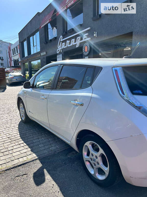 Хэтчбек Nissan Leaf 2013 в Одессе