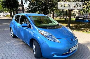 Хетчбек Nissan Leaf 2012 в Дніпрі