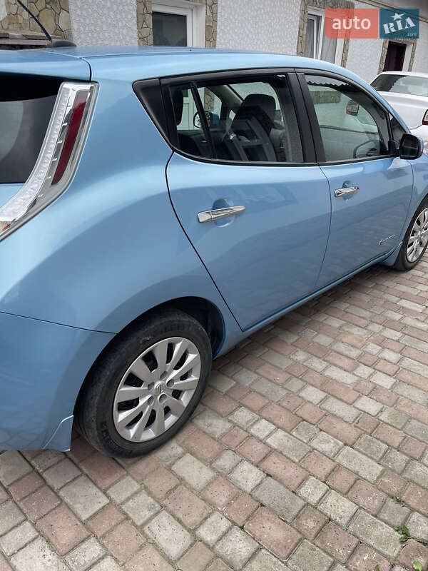 Хэтчбек Nissan Leaf 2015 в Тернополе