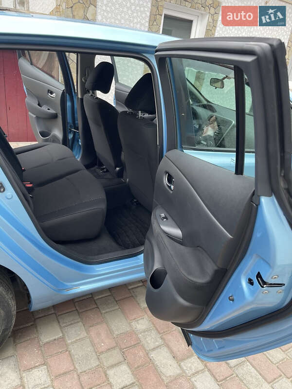 Хэтчбек Nissan Leaf 2015 в Тернополе