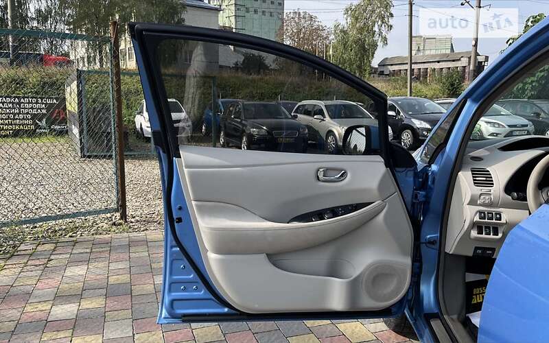 Хэтчбек Nissan Leaf 2012 в Стрые