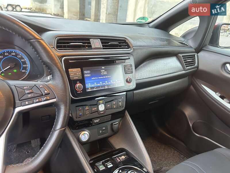 Хэтчбек Nissan Leaf 2019 в Умани