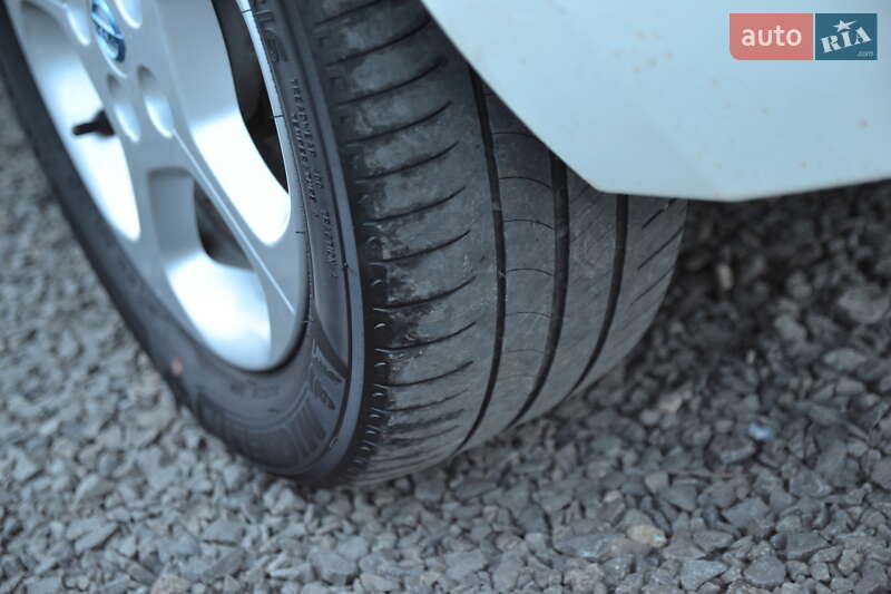 Хэтчбек Nissan Leaf 2013 в Луцке фото 42 Хэтчбек Nissan Leaf 2013 в Луцке