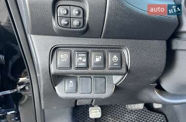 Хэтчбек Nissan Leaf 2013 в 