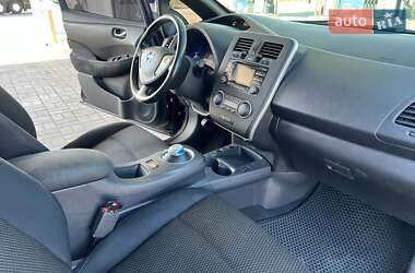 Хэтчбек Nissan Leaf 2013 в 