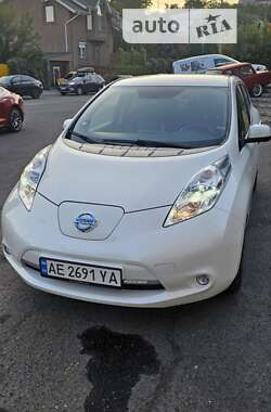 Хетчбек Nissan Leaf 2014 в Дніпрі