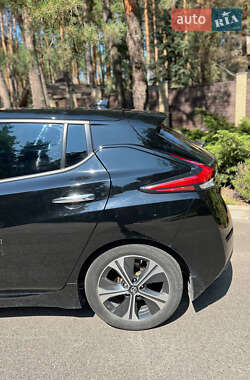 Хэтчбек Nissan Leaf 2020 в 