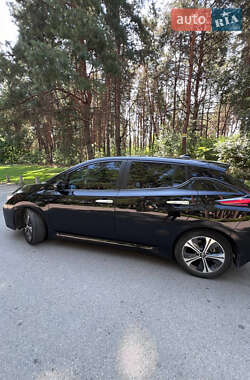 Хэтчбек Nissan Leaf 2020 в 