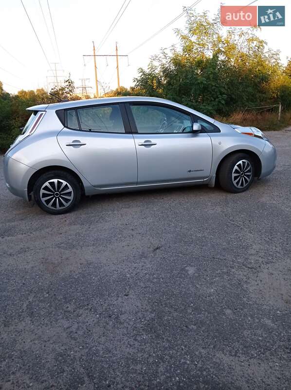 Хэтчбек Nissan Leaf 2013 в Киеве фото 7 Хэтчбек Nissan Leaf 2013 в Киеве