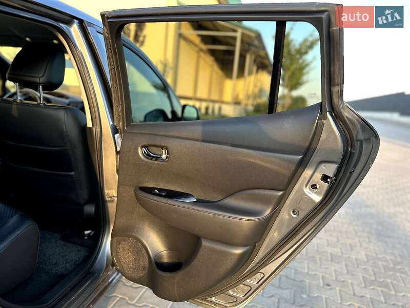 Хэтчбек Nissan Leaf 2014 в Рожище