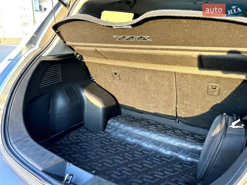 Хэтчбек Nissan Leaf 2014 в Рожище