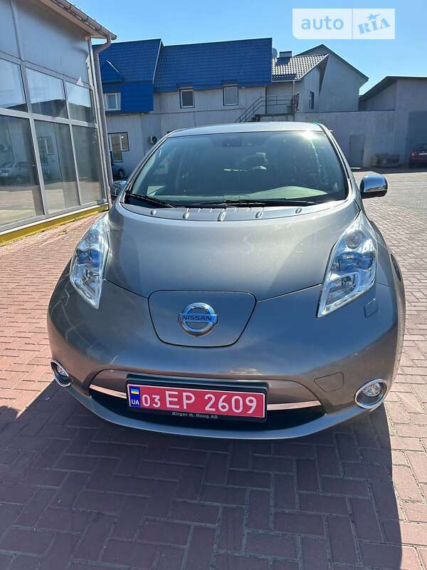 Хэтчбек Nissan Leaf 2015 в Ровно