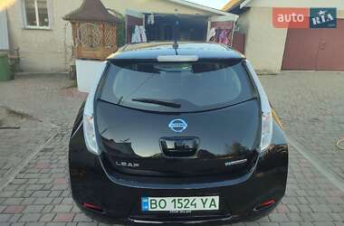Хэтчбек Nissan Leaf 2015 в Шумске